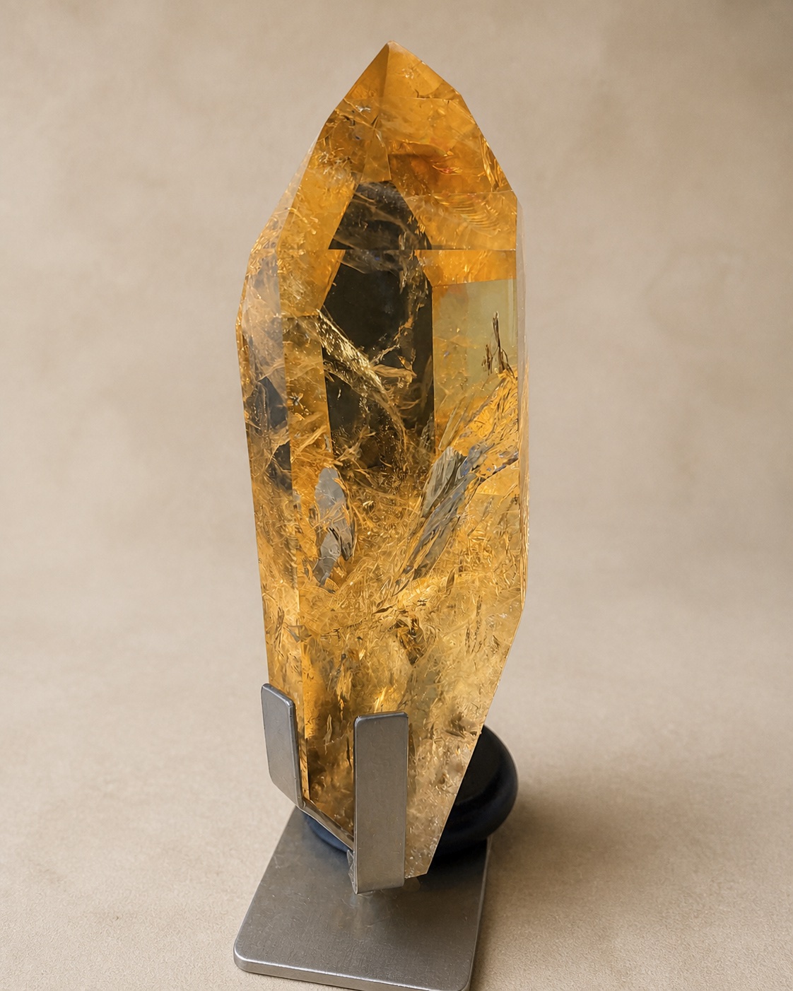 Alternate angle of the elongated warm-toned quartz point